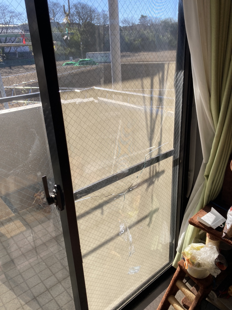岸和田市ベランダ掃出し窓ガラス交換前