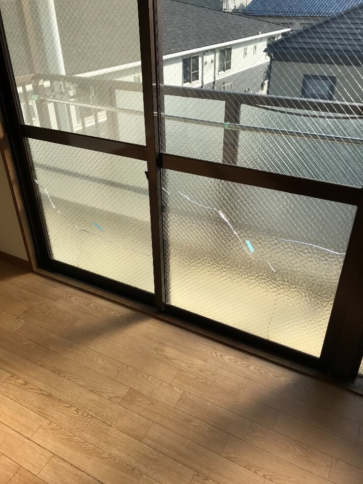 掃出し窓