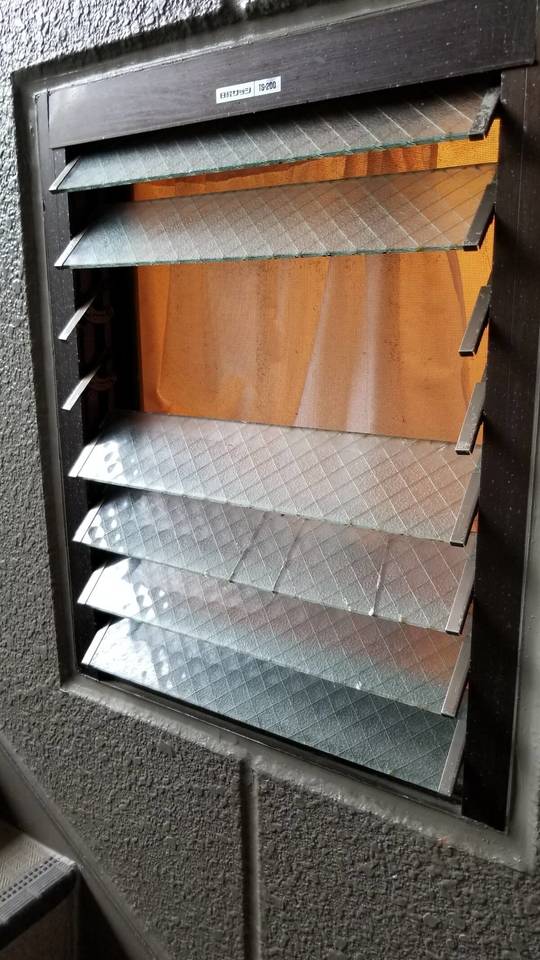 窓ガラス交換が最安 3 000 大阪府貝塚市のガラス交換 鏡の取付はガラパゴス