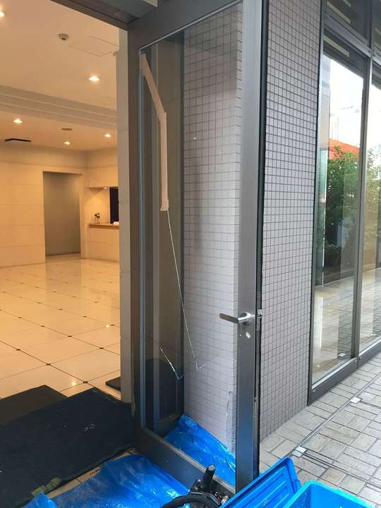 エントランスドア